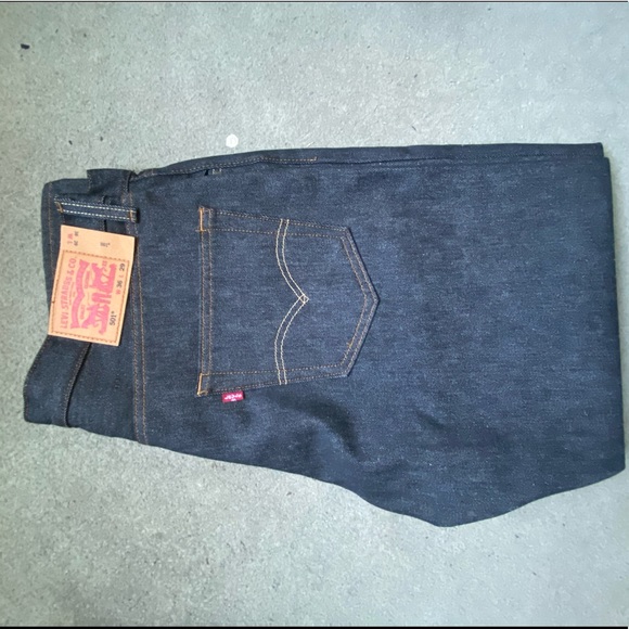 Levis 501 dark blue button fly Jean - Picture 2 of 3